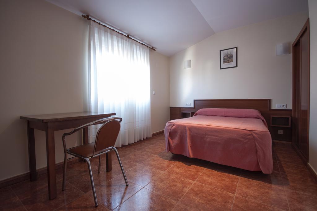 U-Hotel Dario Lugo Rum bild