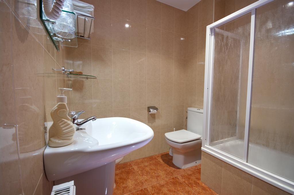 U-Hotel Dario Lugo Rum bild